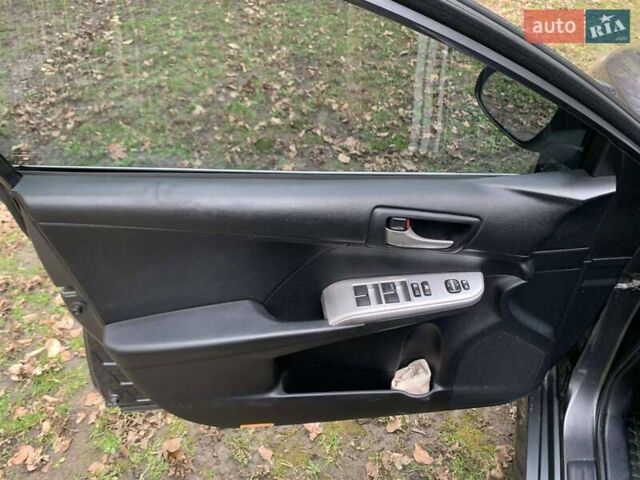 Серый Тойота Камри, объемом двигателя 2.49 л и пробегом 367 тыс. км за 10500 $, фото 5 на Automoto.ua