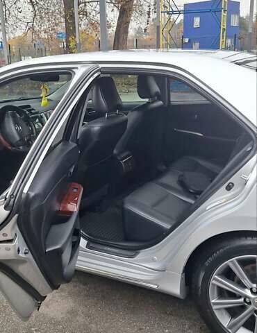 Серый Тойота Камри, объемом двигателя 2.49 л и пробегом 183 тыс. км за 14000 $, фото 10 на Automoto.ua