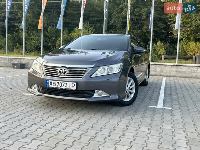 Серый Тойота Камри, объемом двигателя 2.5 л и пробегом 182 тыс. км за 13600 $, фото 3 на Automoto.ua