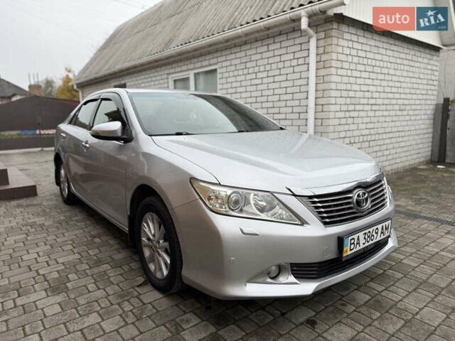 Серый Тойота Камри, объемом двигателя 2.5 л и пробегом 220 тыс. км за 12900 $, фото 3 на Automoto.ua