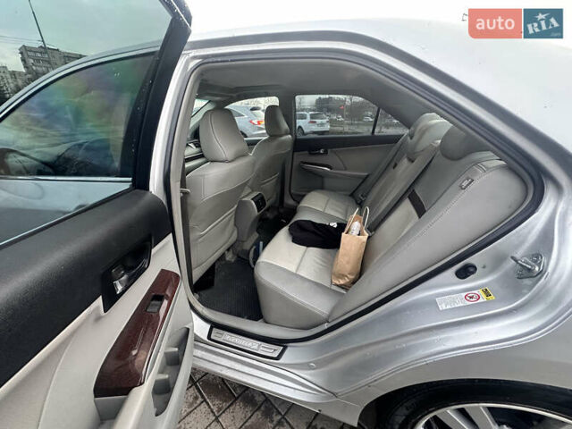 Сірий Тойота Камрі, об'ємом двигуна 2.49 л та пробігом 274 тис. км за 8000 $, фото 12 на Automoto.ua
