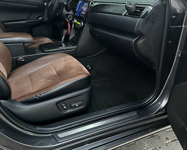 Сірий Тойота Камрі, об'ємом двигуна 2.49 л та пробігом 220 тис. км за 11500 $, фото 10 на Automoto.ua