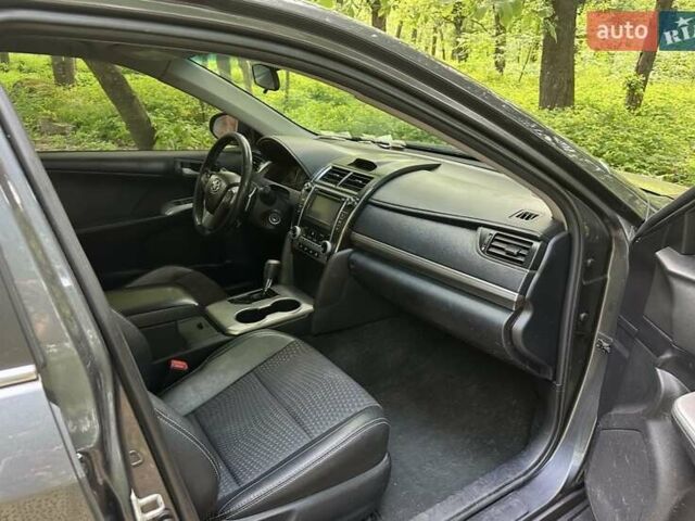 Сірий Тойота Камрі, об'ємом двигуна 2.49 л та пробігом 290 тис. км за 9500 $, фото 2 на Automoto.ua