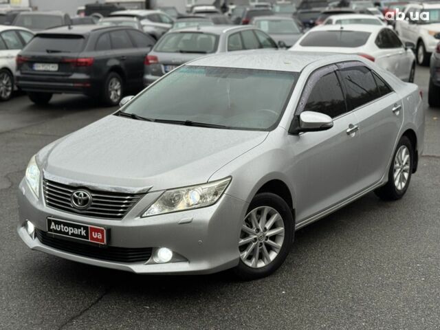 Серый Тойота Камри, объемом двигателя 2.5 л и пробегом 213 тыс. км за 14490 $, фото 1 на Automoto.ua