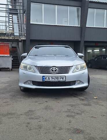 Серый Тойота Камри, объемом двигателя 2.49 л и пробегом 183 тыс. км за 14000 $, фото 2 на Automoto.ua