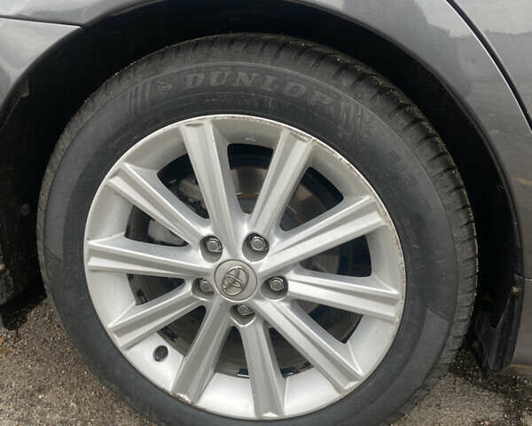 Сірий Тойота Камрі, об'ємом двигуна 2.5 л та пробігом 179 тис. км за 16000 $, фото 9 на Automoto.ua