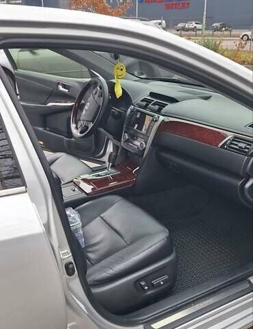 Серый Тойота Камри, объемом двигателя 2.49 л и пробегом 183 тыс. км за 14000 $, фото 12 на Automoto.ua