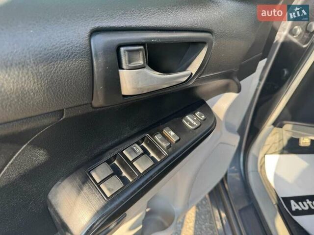 Серый Тойота Камри, объемом двигателя 2.5 л и пробегом 323 тыс. км за 9990 $, фото 15 на Automoto.ua