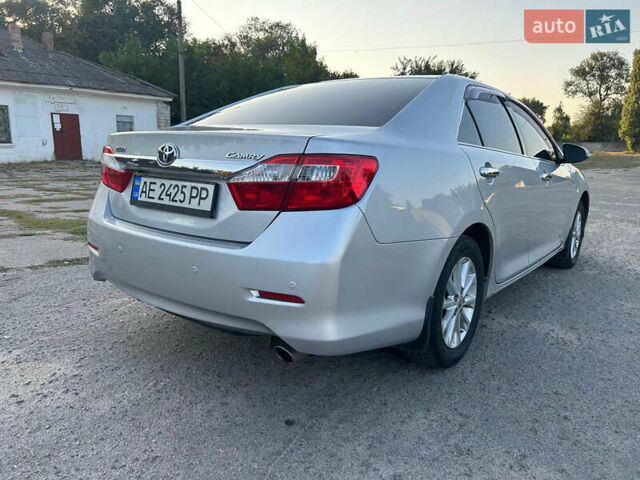 Сірий Тойота Камрі, об'ємом двигуна 2.5 л та пробігом 212 тис. км за 13500 $, фото 5 на Automoto.ua