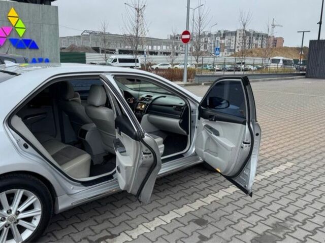 Серый Тойота Камри, объемом двигателя 2.5 л и пробегом 290 тыс. км за 11400 $, фото 7 на Automoto.ua