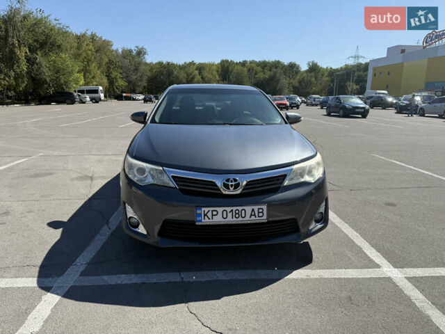 Сірий Тойота Камрі, об'ємом двигуна 2.5 л та пробігом 320 тис. км за 10000 $, фото 1 на Automoto.ua