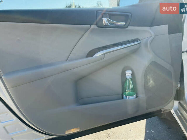 Серый Тойота Камри, объемом двигателя 2.5 л и пробегом 155 тыс. км за 13000 $, фото 14 на Automoto.ua