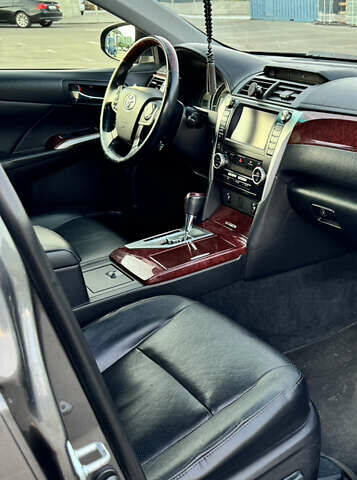 Серый Тойота Камри, объемом двигателя 2.49 л и пробегом 240 тыс. км за 12900 $, фото 9 на Automoto.ua