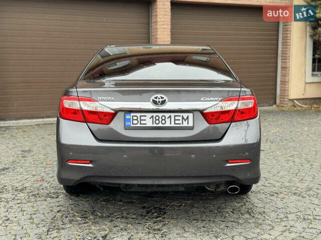 Сірий Тойота Камрі, об'ємом двигуна 2.49 л та пробігом 215 тис. км за 15000 $, фото 5 на Automoto.ua
