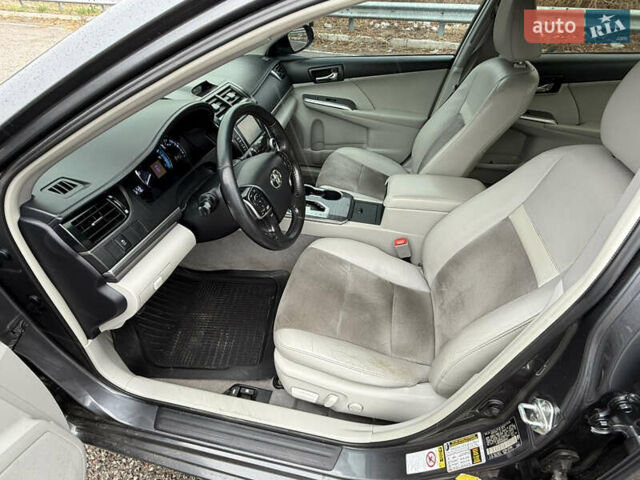 Серый Тойота Камри, объемом двигателя 2.49 л и пробегом 333 тыс. км за 11500 $, фото 8 на Automoto.ua