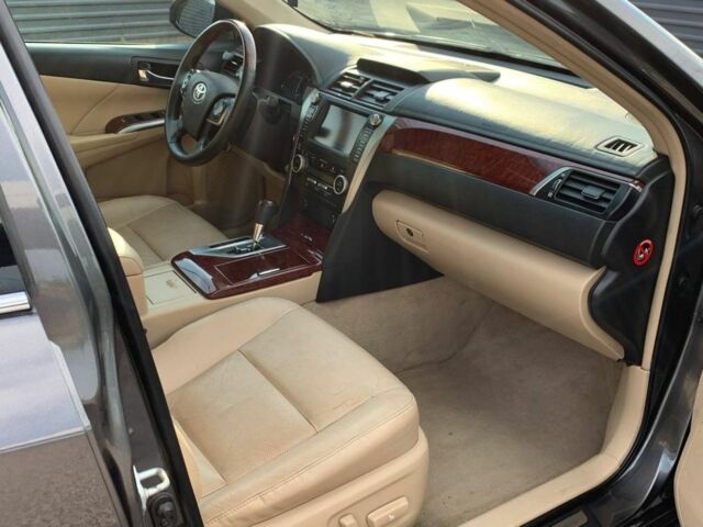 Серый Тойота Камри, объемом двигателя 2.5 л и пробегом 177 тыс. км за 13000 $, фото 14 на Automoto.ua