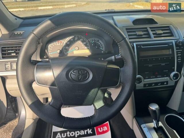 Серый Тойота Камри, объемом двигателя 2.5 л и пробегом 323 тыс. км за 9990 $, фото 17 на Automoto.ua