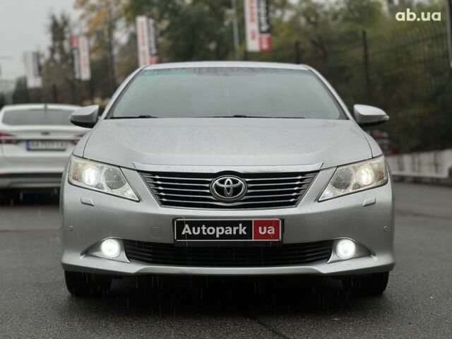 Серый Тойота Камри, объемом двигателя 2.5 л и пробегом 213 тыс. км за 14490 $, фото 3 на Automoto.ua
