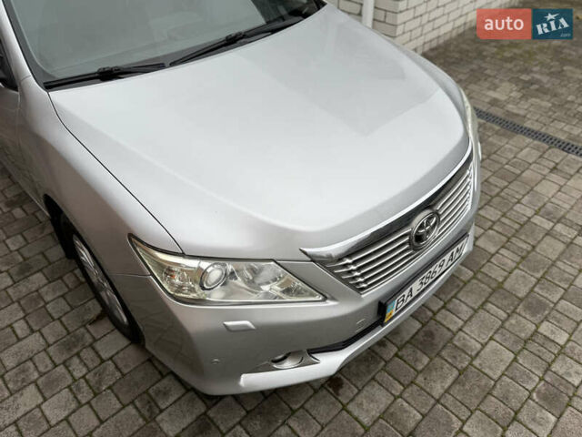 Серый Тойота Камри, объемом двигателя 2.5 л и пробегом 220 тыс. км за 12900 $, фото 4 на Automoto.ua