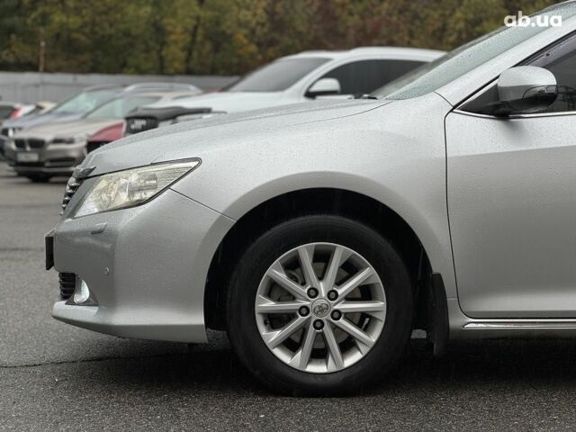 Серый Тойота Камри, объемом двигателя 2.5 л и пробегом 213 тыс. км за 14490 $, фото 4 на Automoto.ua