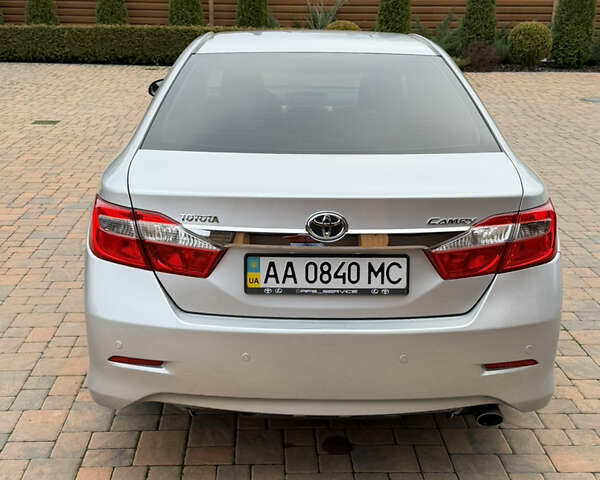 Сірий Тойота Камрі, об'ємом двигуна 2.5 л та пробігом 232 тис. км за 12800 $, фото 5 на Automoto.ua