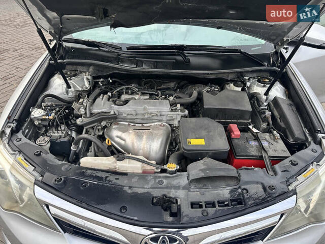 Сірий Тойота Камрі, об'ємом двигуна 2.49 л та пробігом 274 тис. км за 8000 $, фото 17 на Automoto.ua
