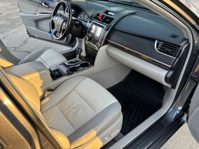 Серый Тойота Камри, объемом двигателя 2.5 л и пробегом 190 тыс. км за 11800 $, фото 12 на Automoto.ua