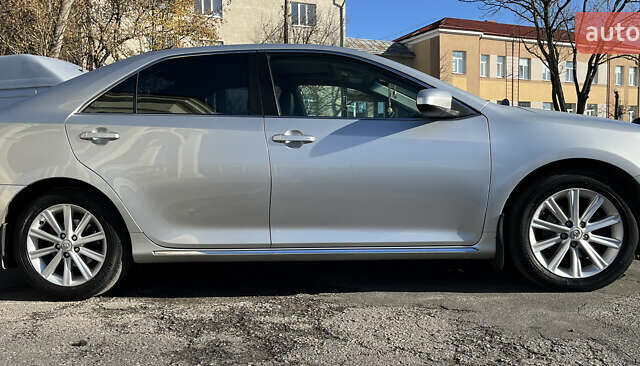 Серый Тойота Камри, объемом двигателя 2.5 л и пробегом 155 тыс. км за 13000 $, фото 3 на Automoto.ua