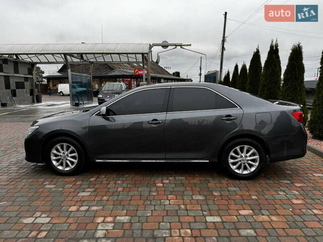 Серый Тойота Камри, объемом двигателя 2.49 л и пробегом 253 тыс. км за 10799 $, фото 7 на Automoto.ua