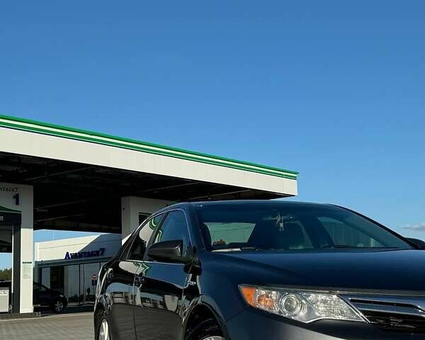 Серый Тойота Камри, объемом двигателя 2.49 л и пробегом 229 тыс. км за 12800 $, фото 2 на Automoto.ua