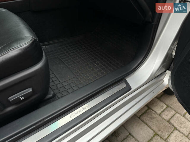 Серый Тойота Камри, объемом двигателя 2.5 л и пробегом 220 тыс. км за 12900 $, фото 19 на Automoto.ua