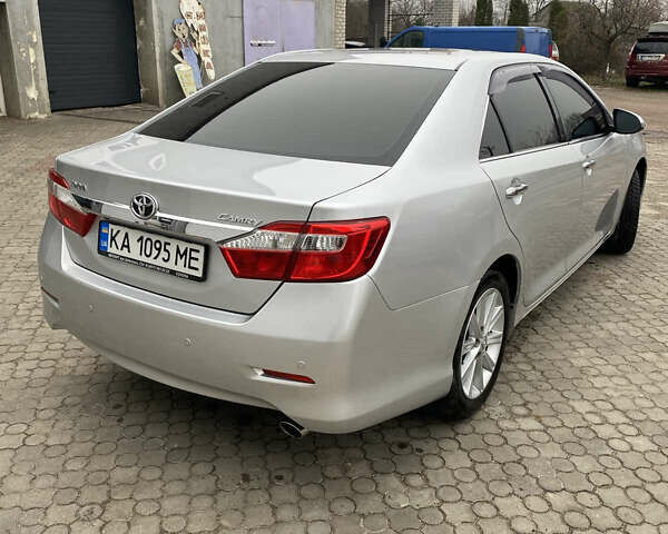 Сірий Тойота Камрі, об'ємом двигуна 2.5 л та пробігом 136 тис. км за 16500 $, фото 6 на Automoto.ua