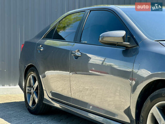 Сірий Тойота Камрі, об'ємом двигуна 2.49 л та пробігом 252 тис. км за 9800 $, фото 6 на Automoto.ua