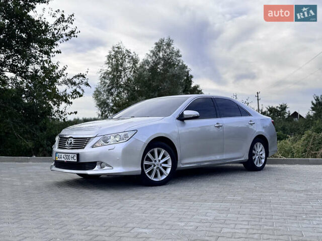 Тойота Камри 2012 в Киеве на Automoto.ua Серый Тойота Камри, объемом двигателя 2.49 л и пробегом 198 тыс. км за 15490 $, фото 1 на Automoto.ua