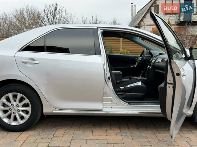 Сірий Тойота Камрі, об'ємом двигуна 2.5 л та пробігом 232 тис. км за 12800 $, фото 15 на Automoto.ua