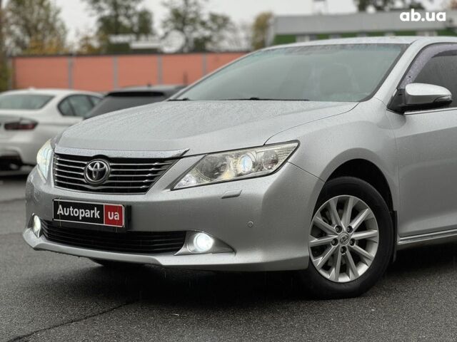 Серый Тойота Камри, объемом двигателя 2.5 л и пробегом 213 тыс. км за 14490 $, фото 2 на Automoto.ua