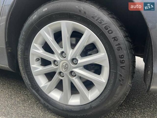 Серый Тойота Камри, объемом двигателя 2.5 л и пробегом 188 тыс. км за 15800 $, фото 2 на Automoto.ua