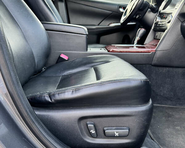 Серый Тойота Камри, объемом двигателя 2.49 л и пробегом 240 тыс. км за 12900 $, фото 7 на Automoto.ua