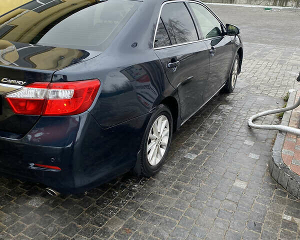 Серый Тойота Камри, объемом двигателя 2.49 л и пробегом 210 тыс. км за 12950 $, фото 9 на Automoto.ua