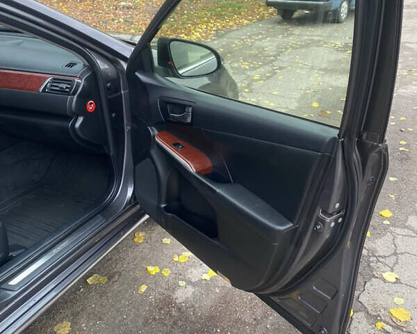 Сірий Тойота Камрі, об'ємом двигуна 2.5 л та пробігом 179 тис. км за 16000 $, фото 12 на Automoto.ua