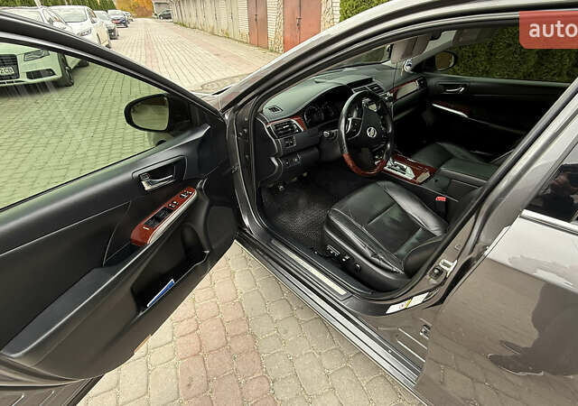 Серый Тойота Камри, объемом двигателя 2.49 л и пробегом 252 тыс. км за 11499 $, фото 7 на Automoto.ua