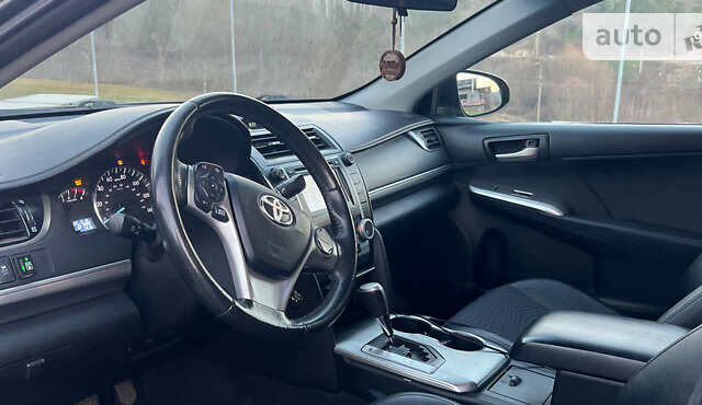 Серый Тойота Камри, объемом двигателя 2.49 л и пробегом 193 тыс. км за 12900 $, фото 6 на Automoto.ua