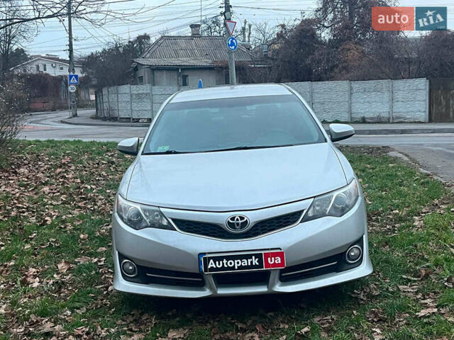 Сірий Тойота Камрі, об'ємом двигуна 2.5 л та пробігом 297 тис. км за 10390 $, фото 1 на Automoto.ua