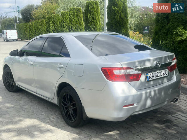Серый Тойота Камри, объемом двигателя 2.5 л и пробегом 210 тыс. км за 12700 $, фото 5 на Automoto.ua