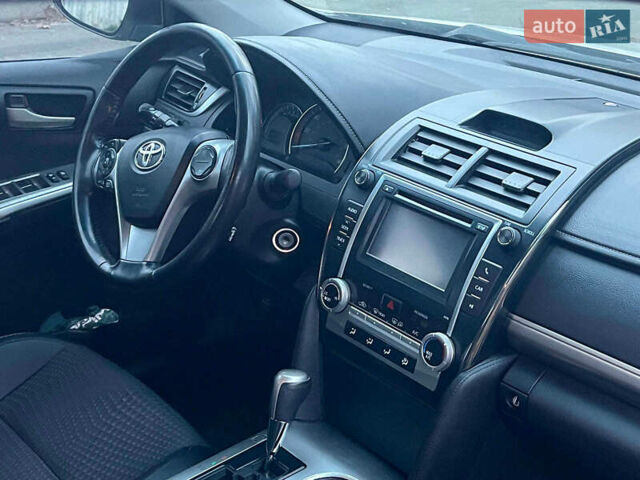 Сірий Тойота Камрі, об'ємом двигуна 2.5 л та пробігом 297 тис. км за 10390 $, фото 17 на Automoto.ua