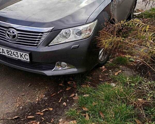 Тойота Камрі 2013 у Умани на Automoto.ua Сірий Тойота Камрі, об'ємом двигуна 2.5 л та пробігом 256 тис. км за 11200 $, фото 10 на Automoto.ua