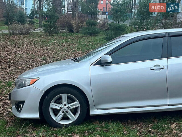 Сірий Тойота Камрі, об'ємом двигуна 2.5 л та пробігом 297 тис. км за 10390 $, фото 5 на Automoto.ua