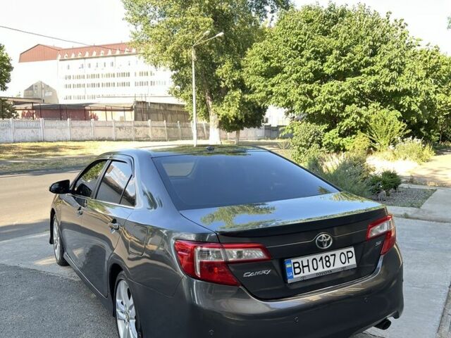 Серый Тойота Камри, объемом двигателя 2.5 л и пробегом 300 тыс. км за 7900 $, фото 2 на Automoto.ua
