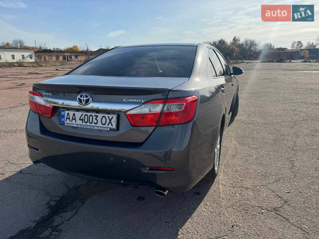 Сірий Тойота Камрі, об'ємом двигуна 2.5 л та пробігом 240 тис. км за 12999 $, фото 22 на Automoto.ua