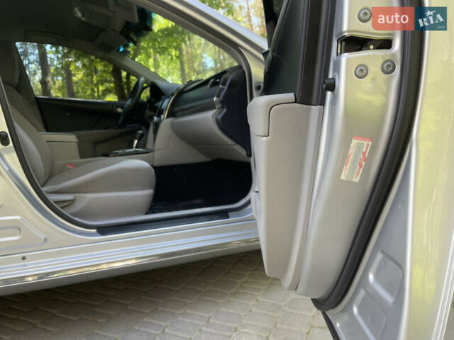 Серый Тойота Камри, объемом двигателя 2.5 л и пробегом 139 тыс. км за 13000 $, фото 34 на Automoto.ua